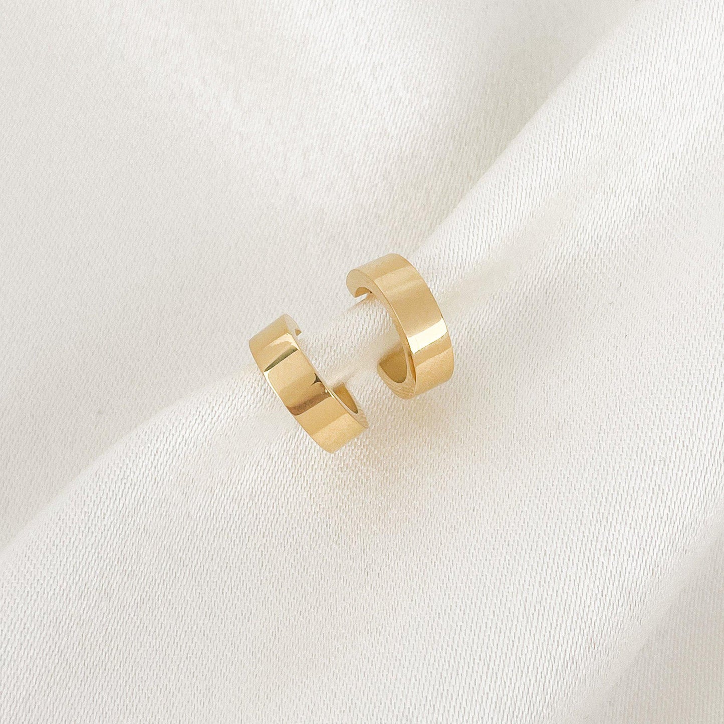 Gold Huggie Hoop Earrings, Huggie Earrings in Sterling Silver, Conch Hoop, Tiny  Hoop earrings, 