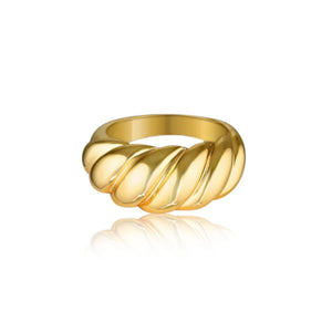 Croissant ring in 18K PVD Gold Plated. 